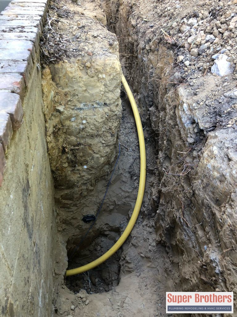 underground yellow gas pipe