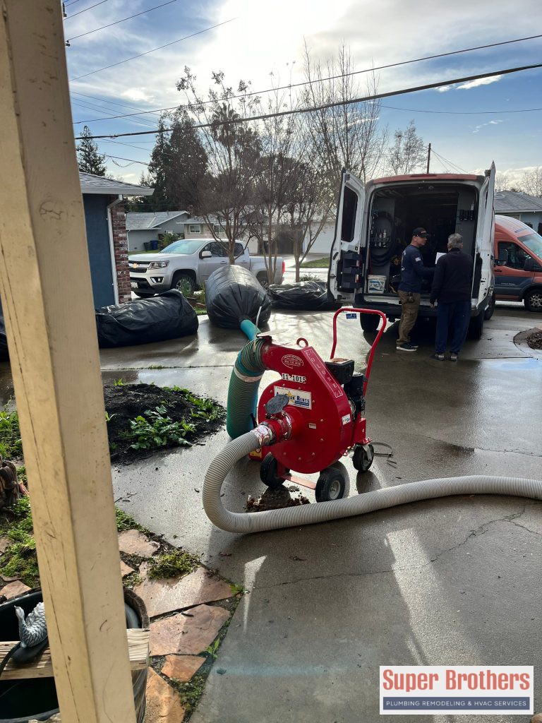 Blow in insulation with fiberglass