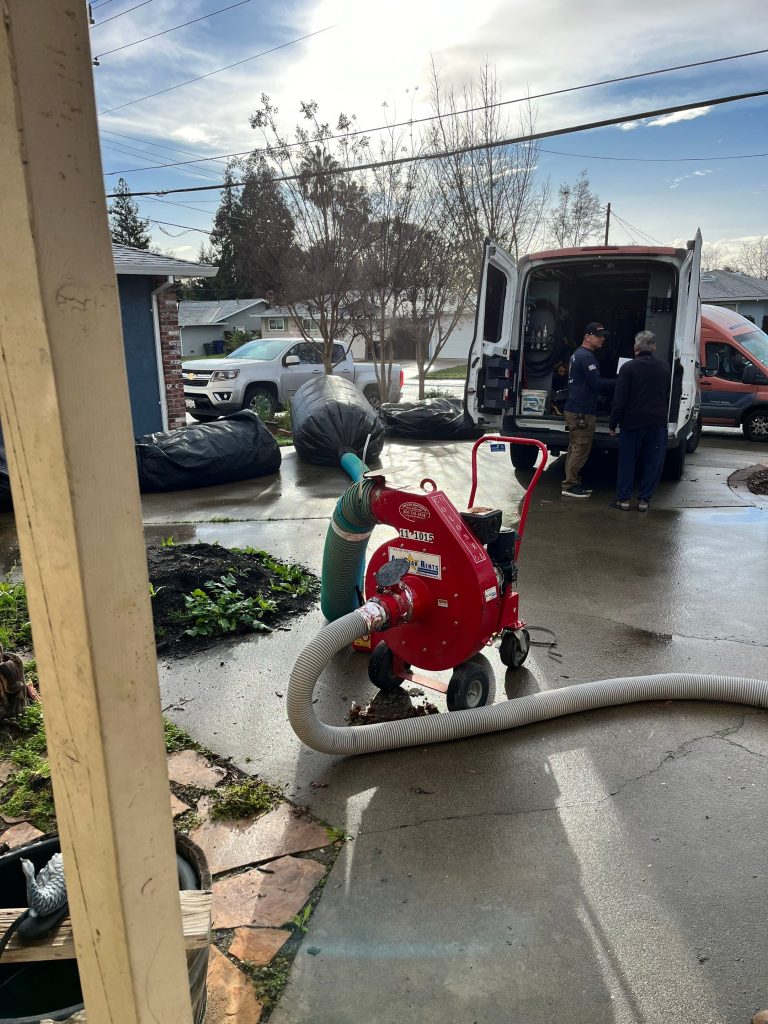 Blow in insulation with fiberglass