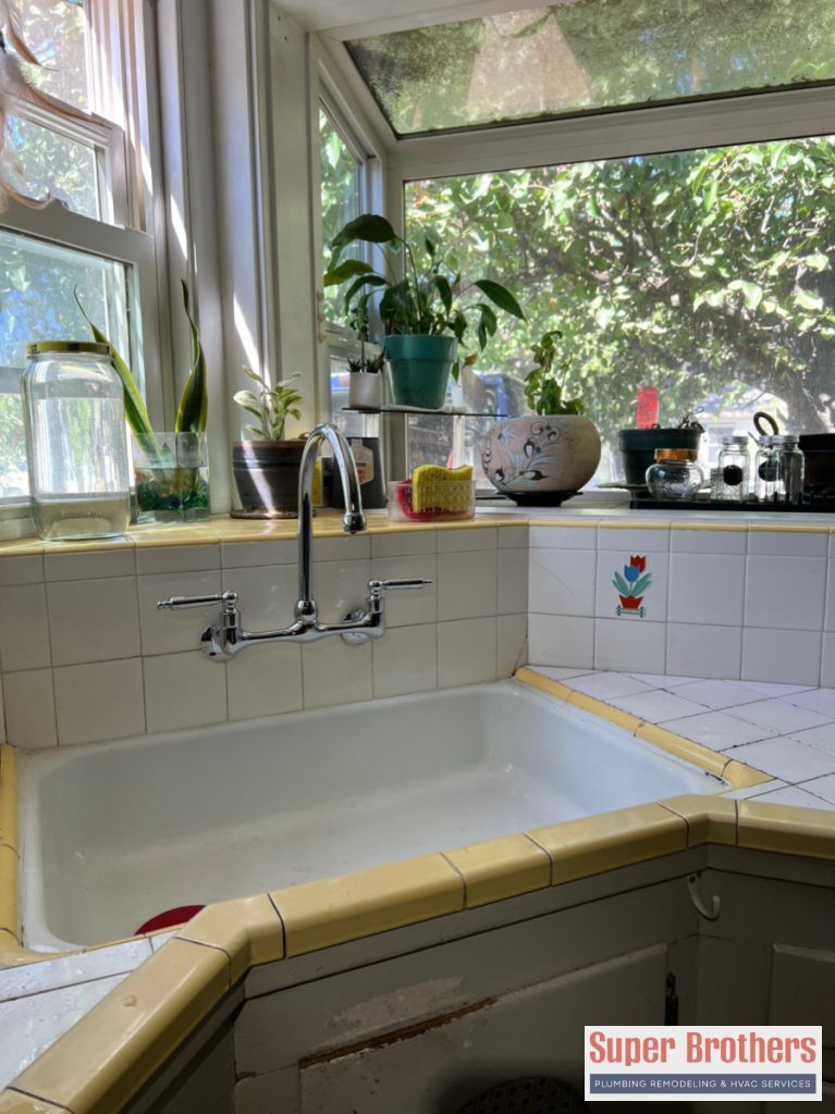 wall mounted kitchen faucet