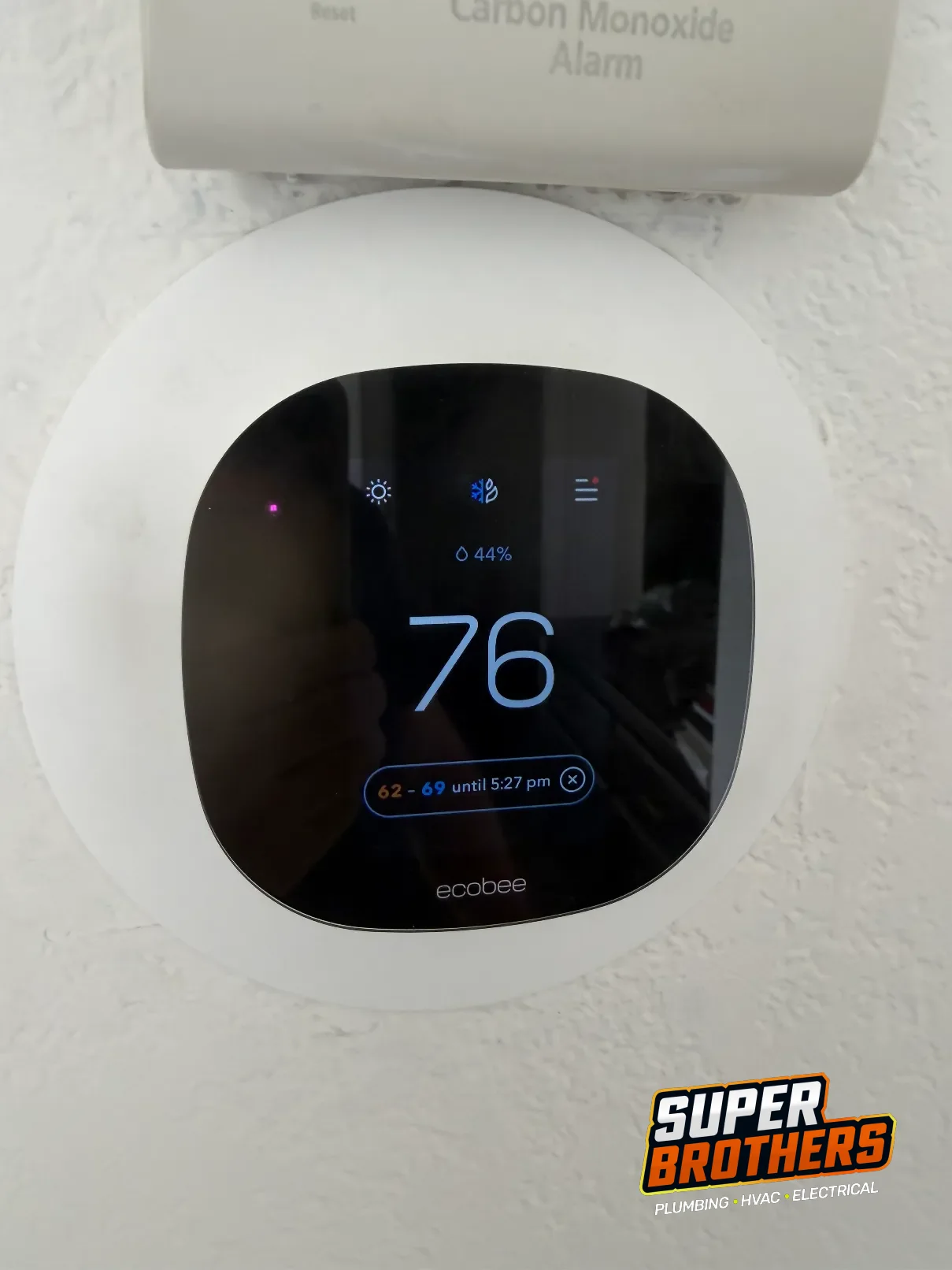 Thermostat set to 76f comfortable air temp
