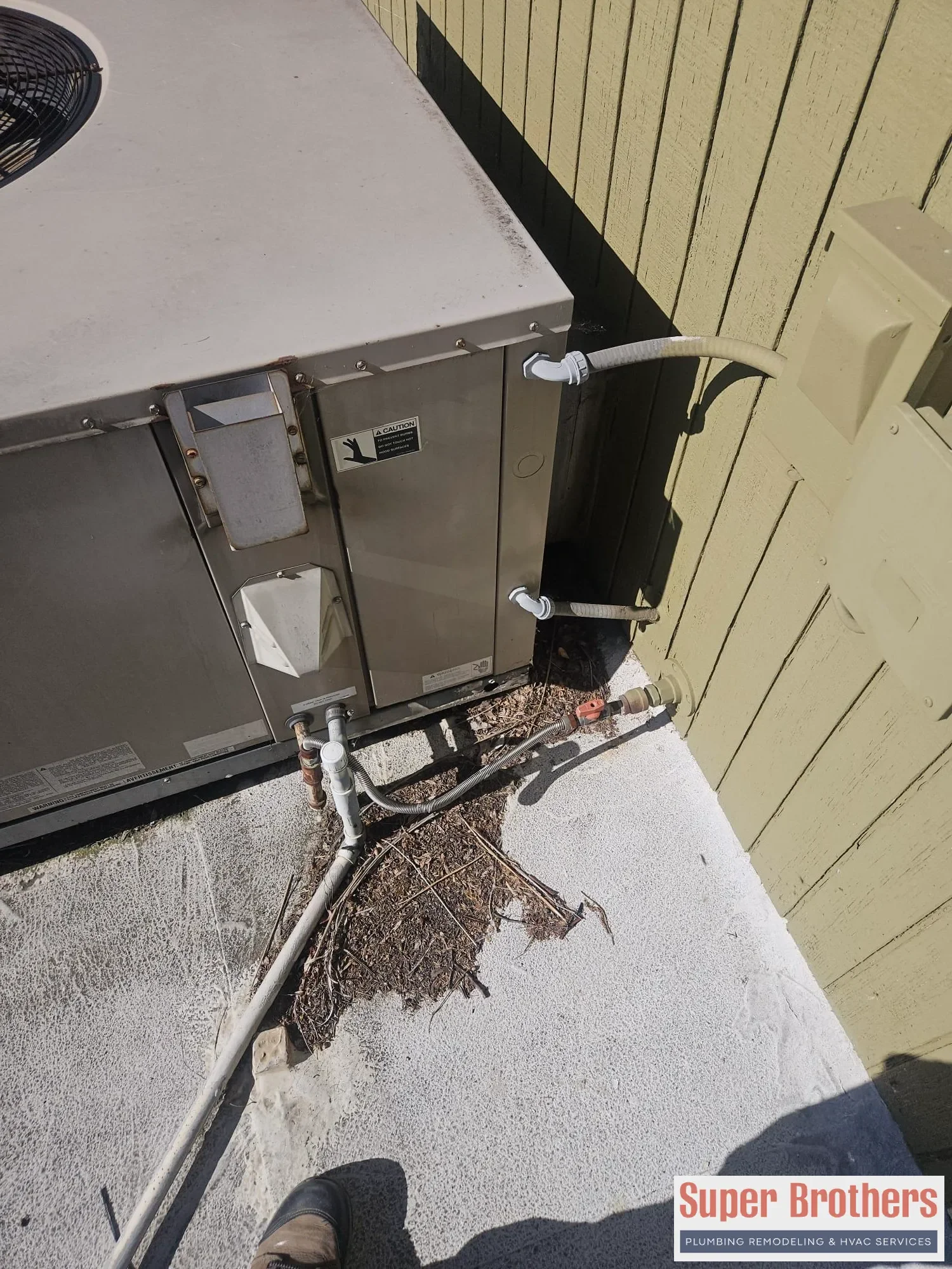 side access area of rooftop packaged AC unit with conduit and service connections side access area of rooftop packaged AC unit with conduit and service connections